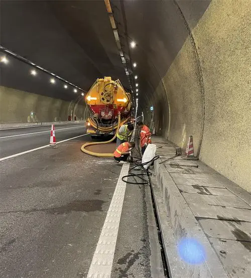 盐都隧道排水渠清淤